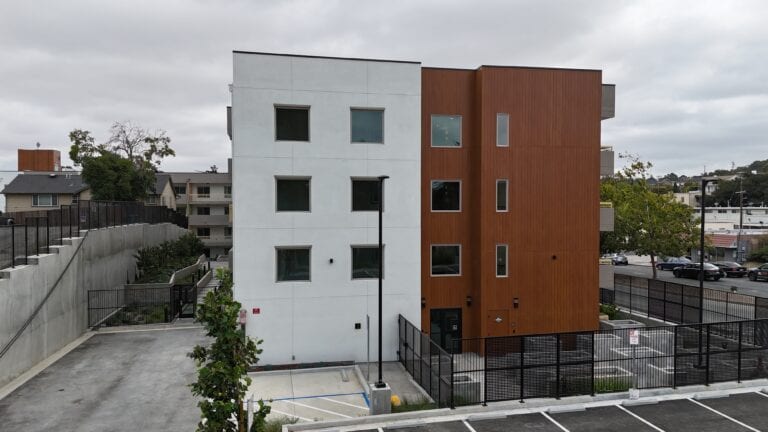 Fast Plank aluminum siding installation on Vista Wood apartment complex by Heritage Exteriors