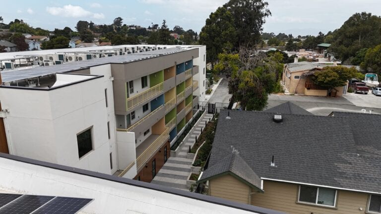 Fast Plank aluminum siding installation on Vista Wood apartment complex by Heritage Exteriors