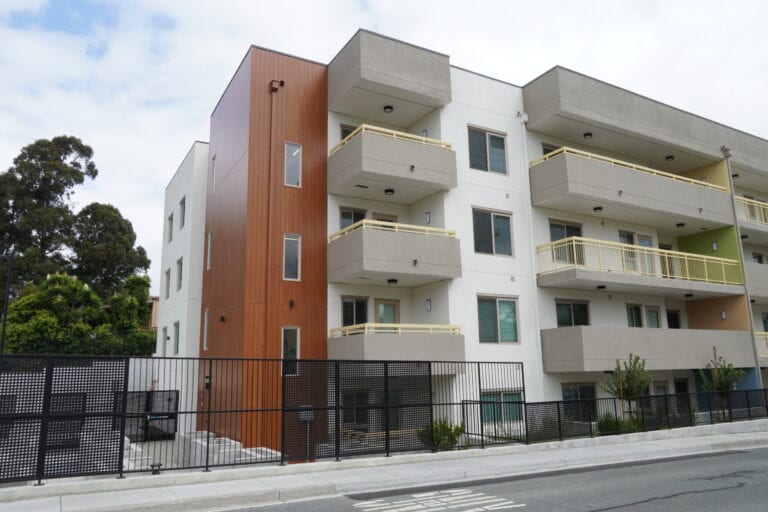 Fast Plank aluminum siding installation on Vista Wood apartment complex by Heritage Exteriors