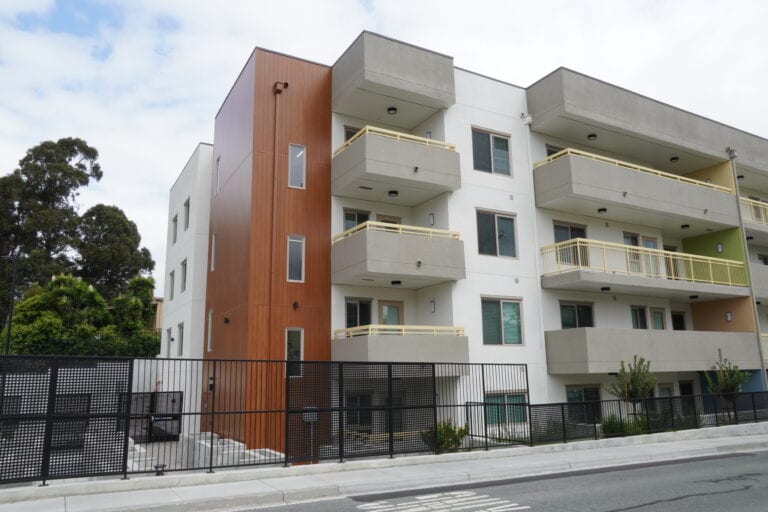 Fast Plank aluminum siding installation on Vista Wood apartment complex by Heritage Exteriors