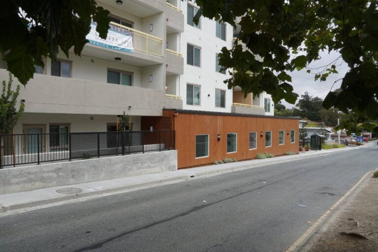 Fast Plank aluminum siding installation on Vista Wood apartment complex by Heritage Exteriors