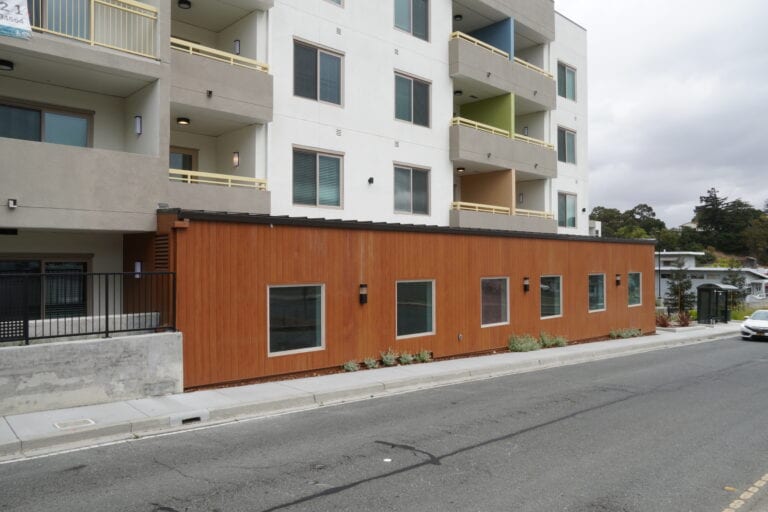 Fast Plank aluminum siding installation on Vista Wood apartment complex by Heritage Exteriors
