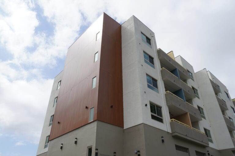 Fast Plank aluminum siding installation on Vista Wood apartment complex by Heritage Exteriors