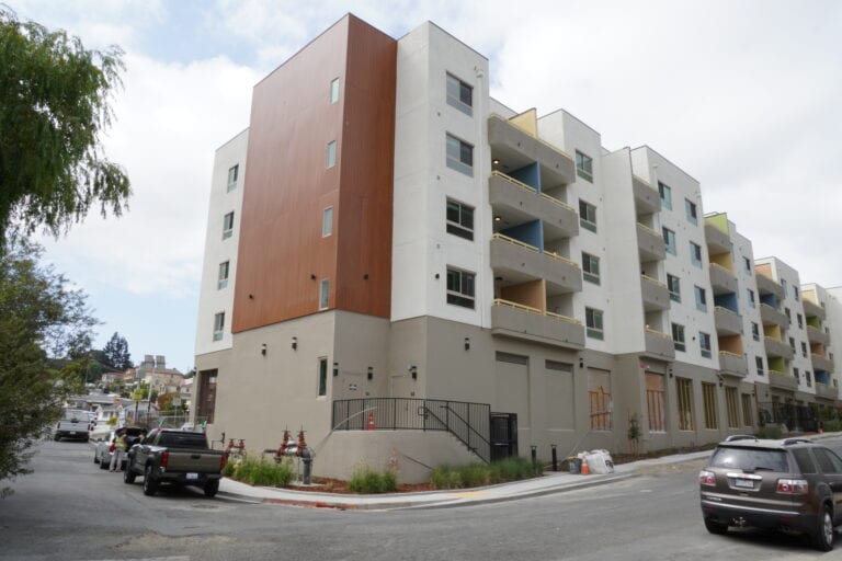 Fast Plank aluminum siding installation on Vista Wood apartment complex by Heritage Exteriors