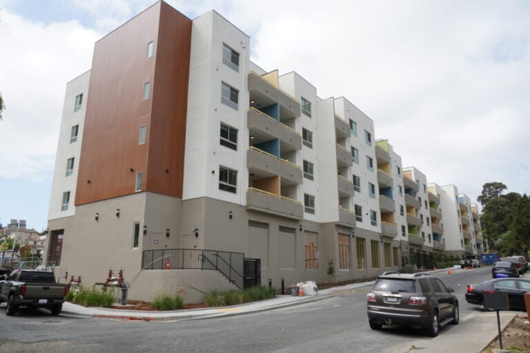 Fast Plank aluminum siding installation on Vista Wood apartment complex by Heritage Exteriors