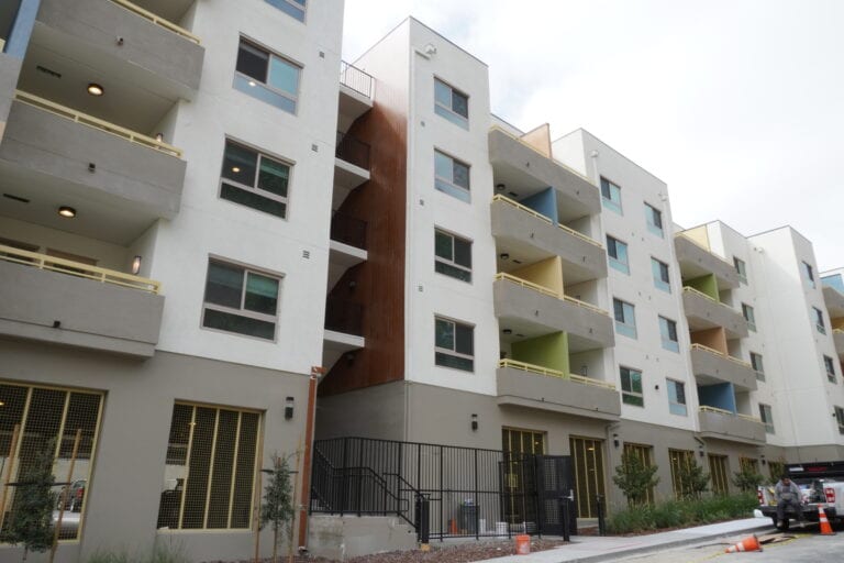 Fast Plank aluminum siding installation on Vista Wood apartment complex by Heritage Exteriors