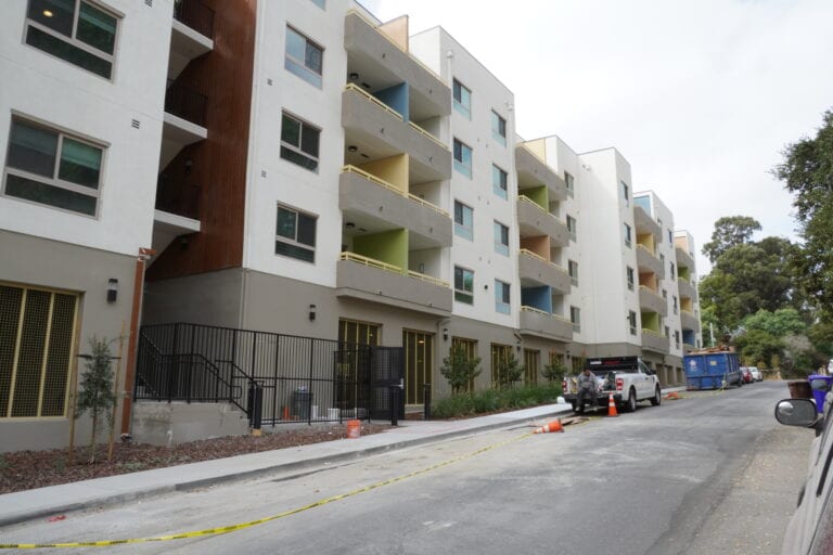 Fast Plank aluminum siding installation on Vista Wood apartment complex by Heritage Exteriors