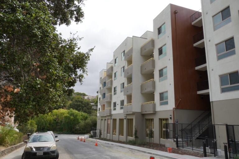 Fast Plank aluminum siding installation on Vista Wood apartment complex by Heritage Exteriors