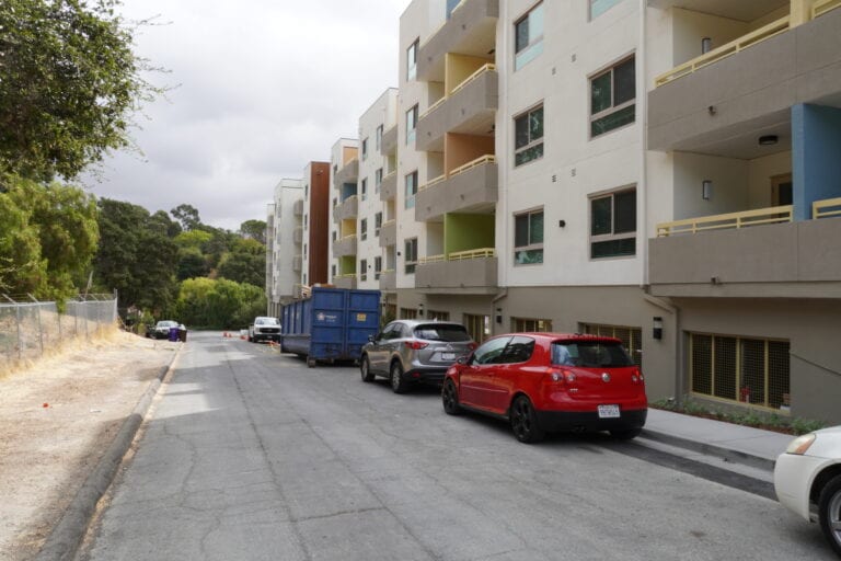 Fast Plank aluminum siding installation on Vista Wood apartment complex by Heritage Exteriors