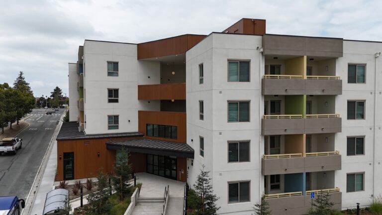 Fast Plank aluminum siding installation on Vista Wood apartment complex by Heritage Exteriors