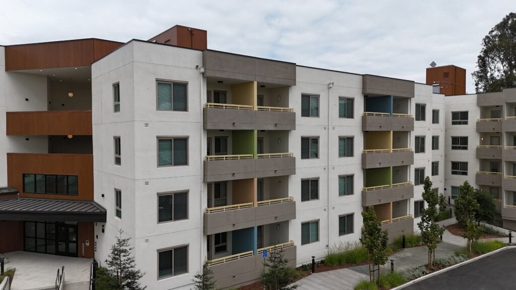 Fast Plank aluminum siding installation on Vista Wood apartment complex by Heritage Exteriors