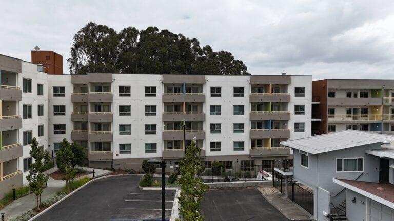 Fast Plank aluminum siding installation on Vista Wood apartment complex by Heritage Exteriors