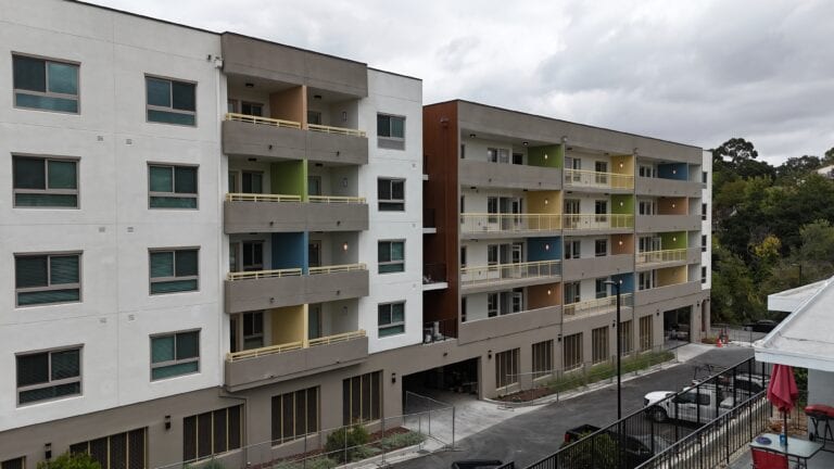 Fast Plank aluminum siding installation on Vista Wood apartment complex by Heritage Exteriors