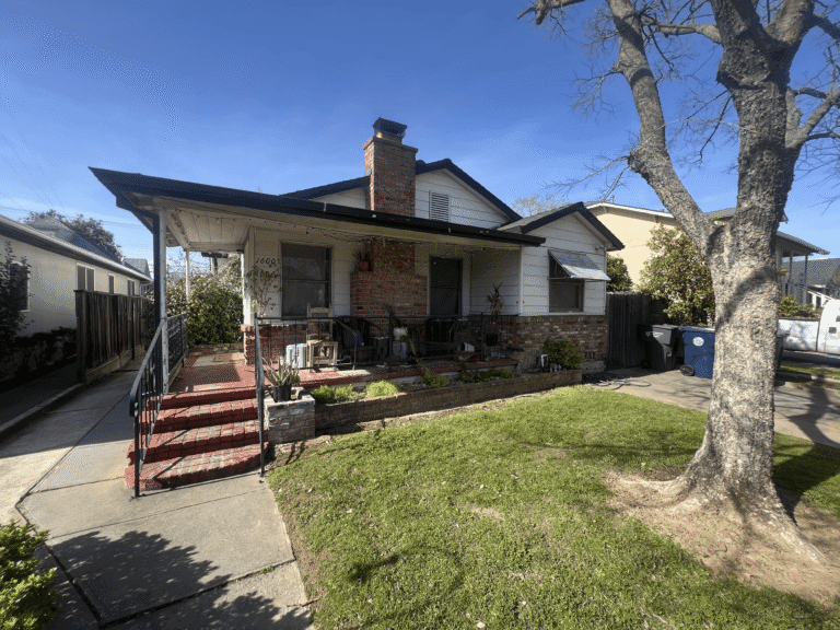 James Hardie board and batten siding with Amsco windows on Downtown Sacramento home